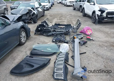 2019 Jeep Grand Cherokee Overland 4X4 z USA, uszkodzony, nr VIN 1C4RJFCG1KC570199